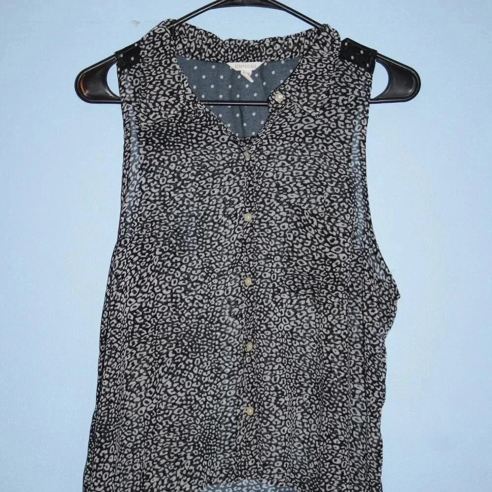 Aeropostale Sleeveless Black and White Animal Print Button Up Front Shirt XL - Picture 2 of 13